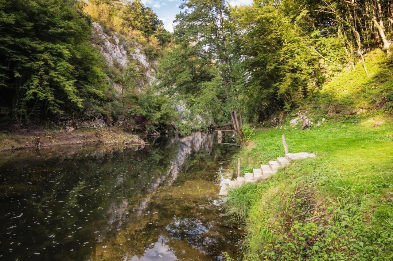 Holiday Home Radocaj Слуни Екстериор снимка